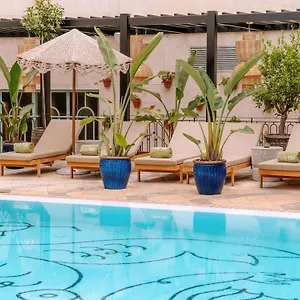 Hotel Only, Sevilha